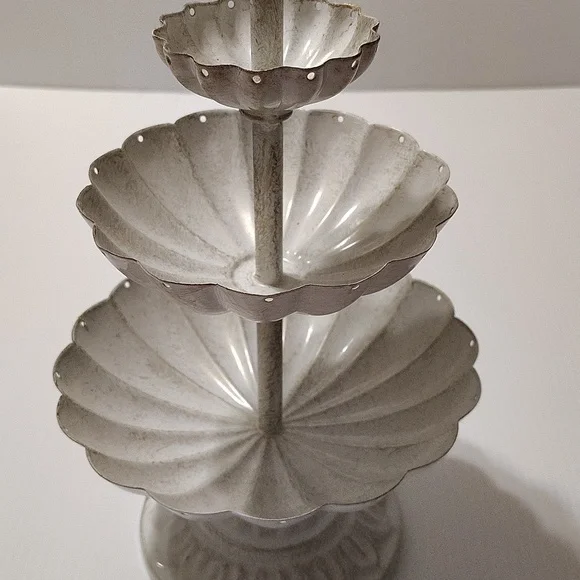 3-Tiered Cream Metal Jewelry Holder - Picture 3 of 6